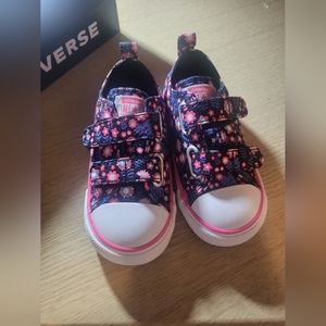 Converse BNIB girl shoes